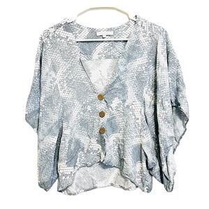 2/$15 Olivaceous - Blue & White Snakeskin Wide Sleeve Size S Button Front Blouse